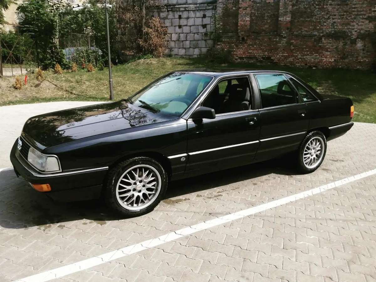 Audi 200, 2.2 l., Седан