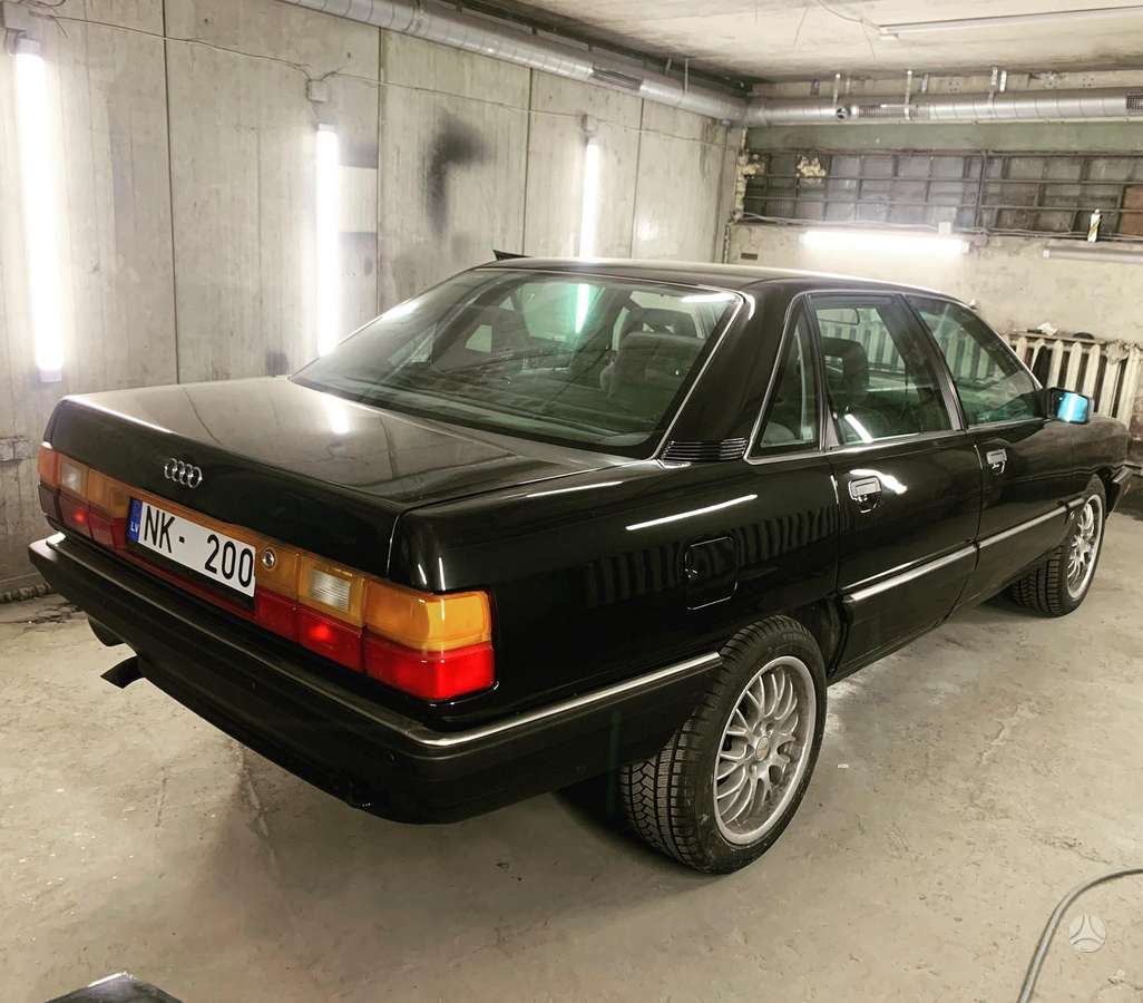 Audi 200, 2.2 l., Седан