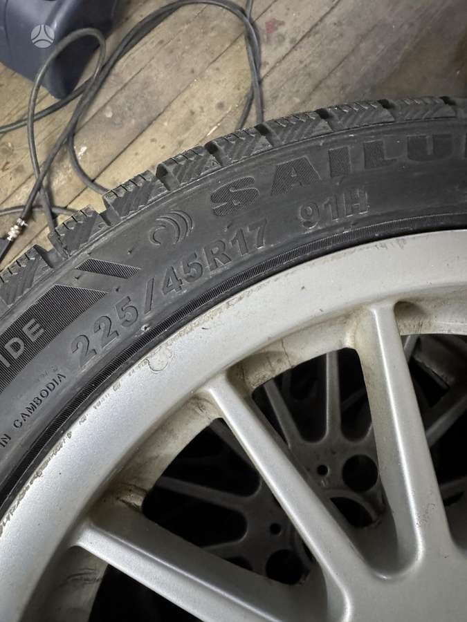 AZEV Style 32, light alloy, R17