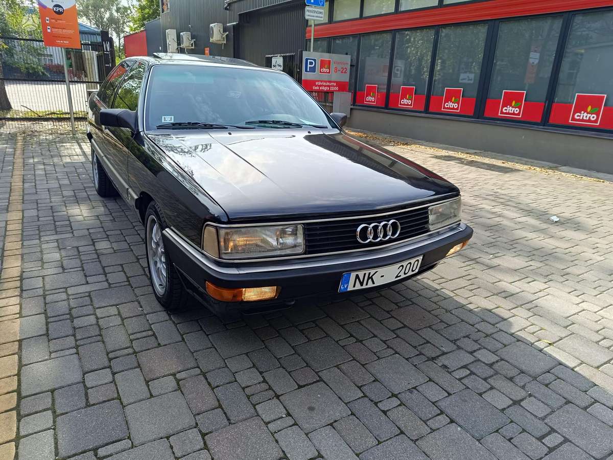 Audi 200, 2.2 l., Седан