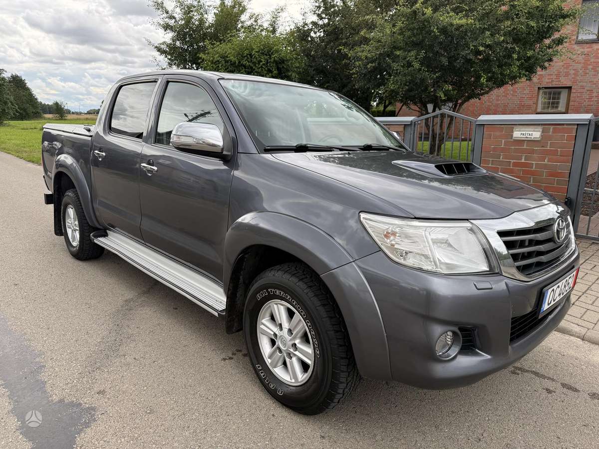 Toyota Hilux - 1