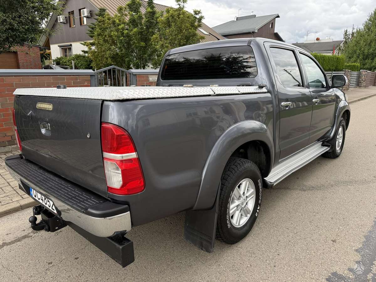 Toyota Hilux - 4