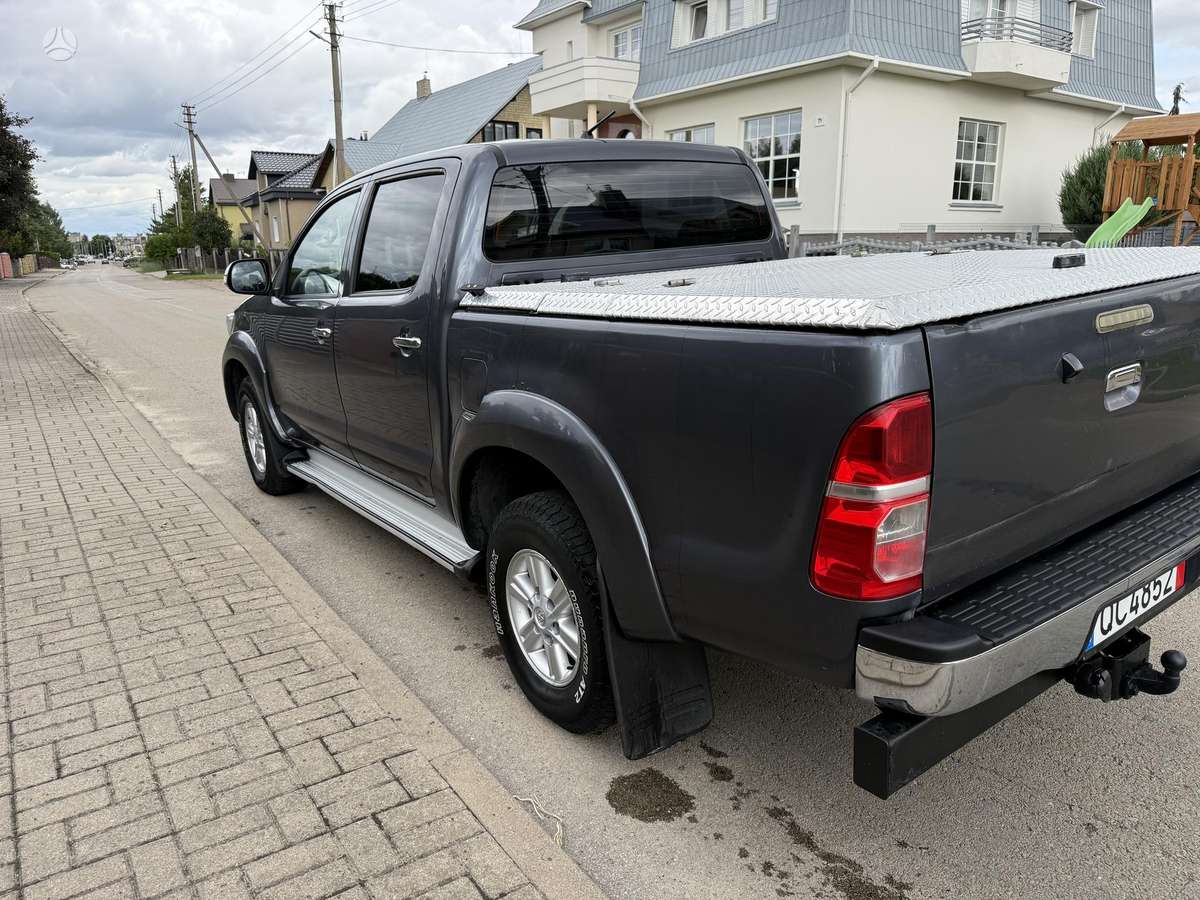 Toyota Hilux - 5