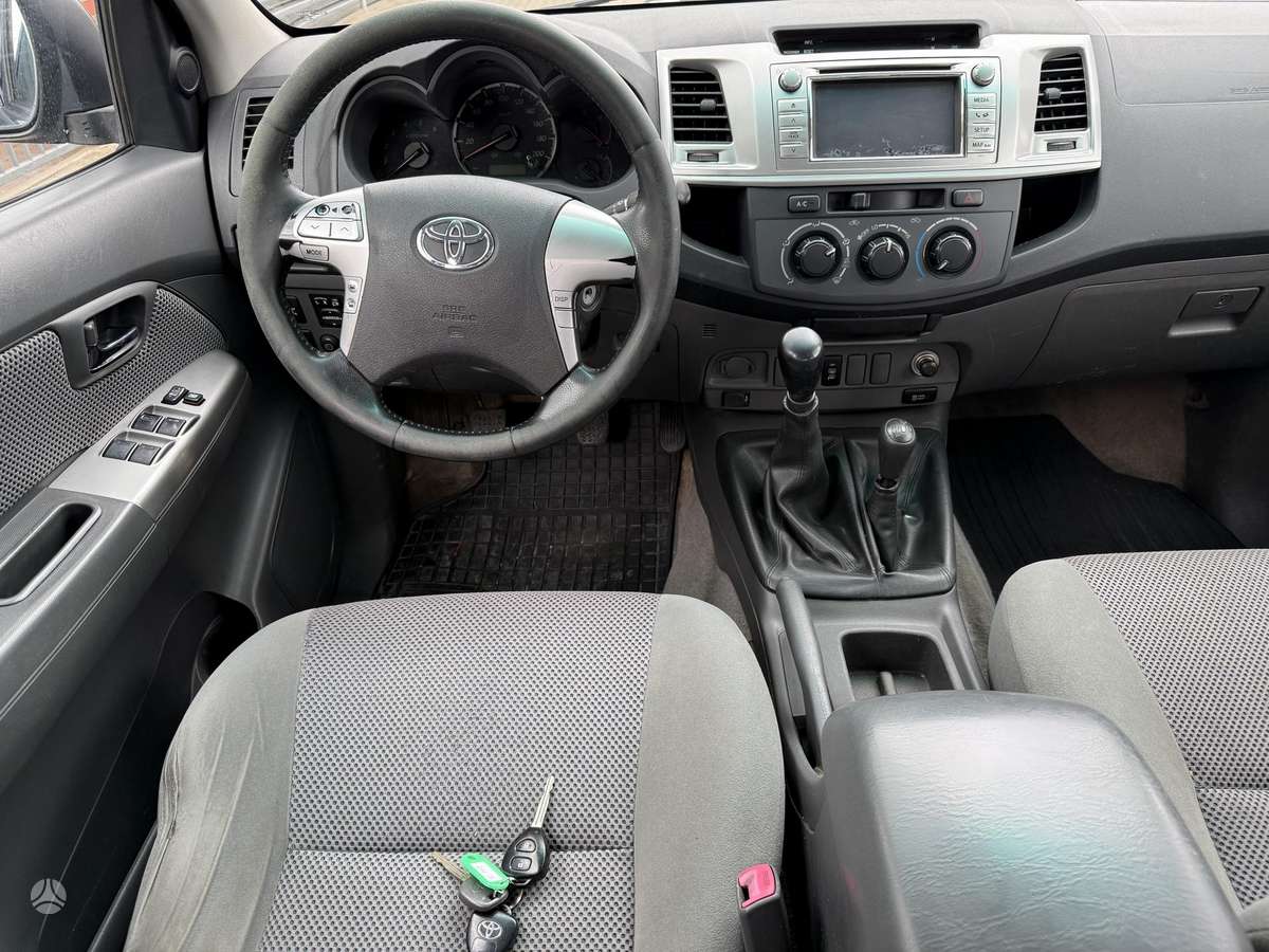 Toyota Hilux - 10