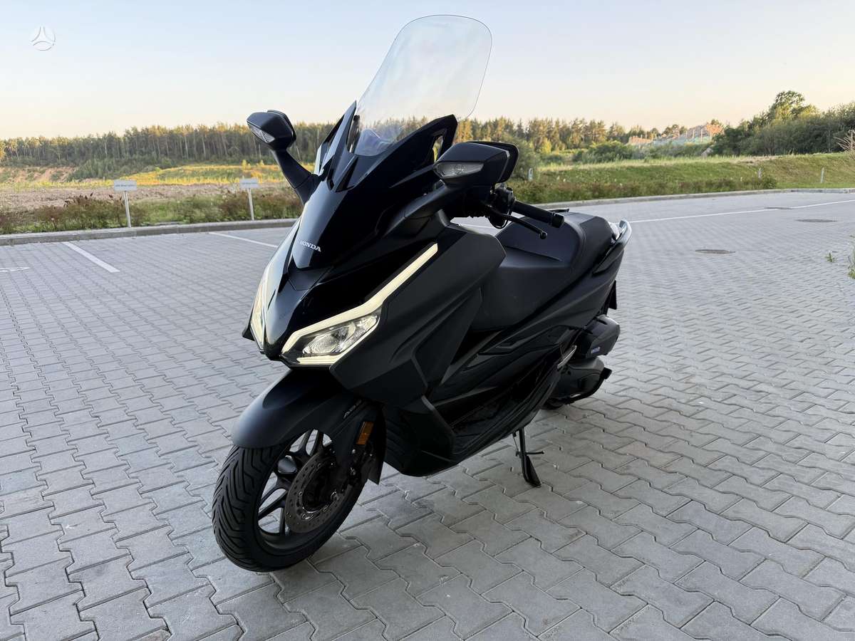 Honda Forza 125cc, scooters / mopeds