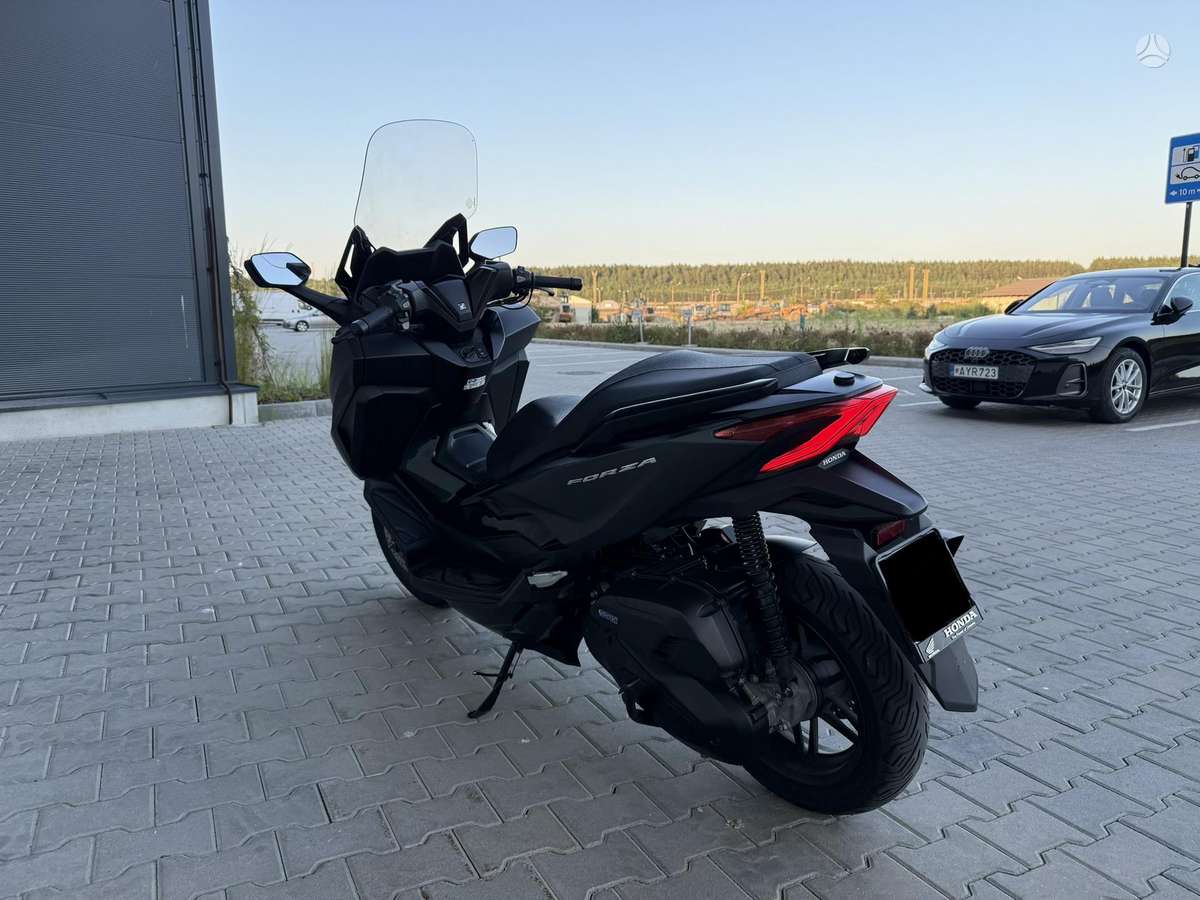 Honda Forza 125cc, scooters / mopeds