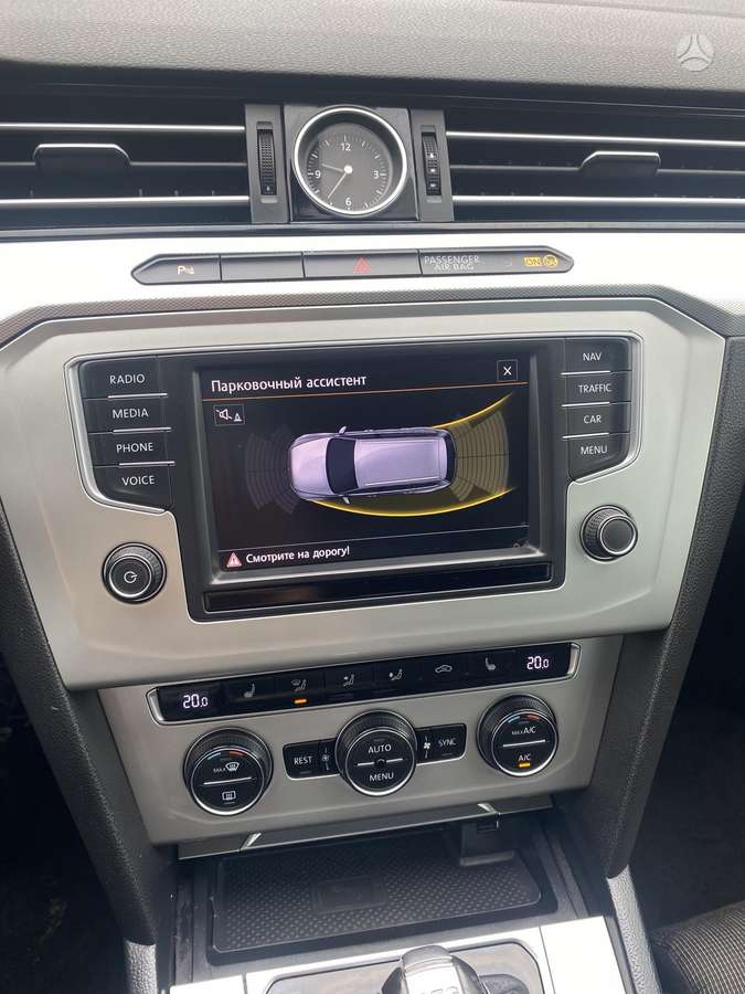 Volkswagen Passat - 12
