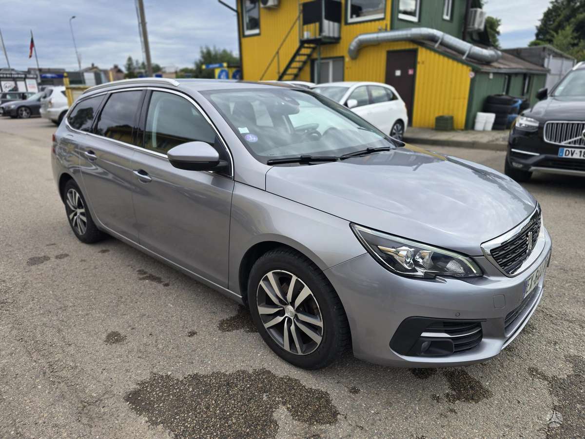 Peugeot 308 - 8