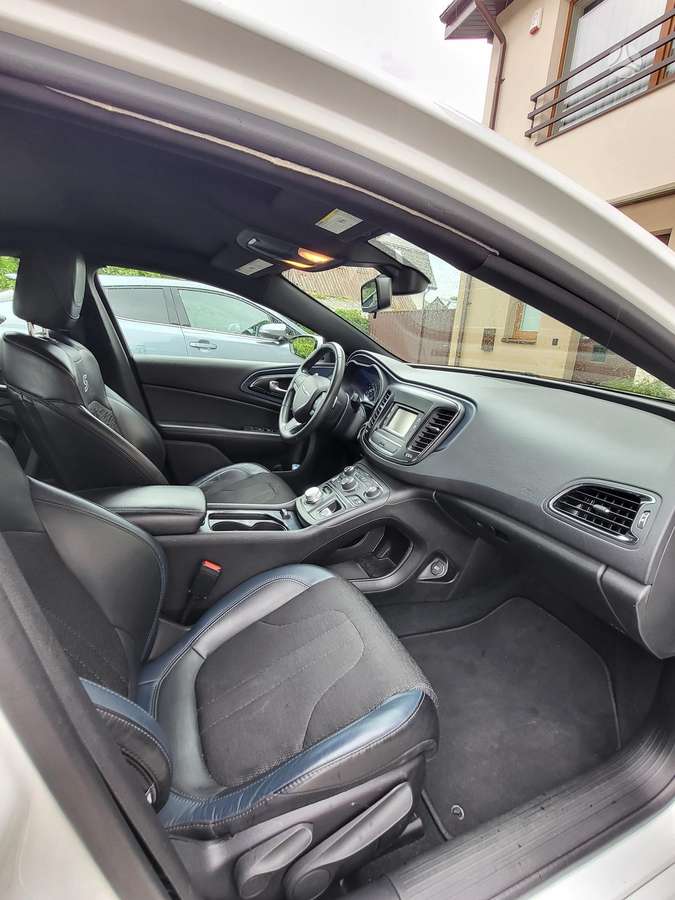 Chrysler 200, 2.4 l., Седан