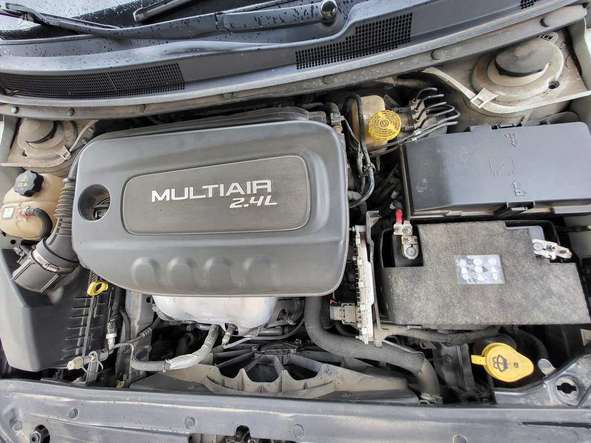 Chrysler 200, 2.4 l., Седан