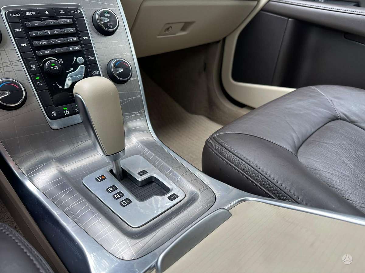 Volvo XC70, 2.0 l., Универсал