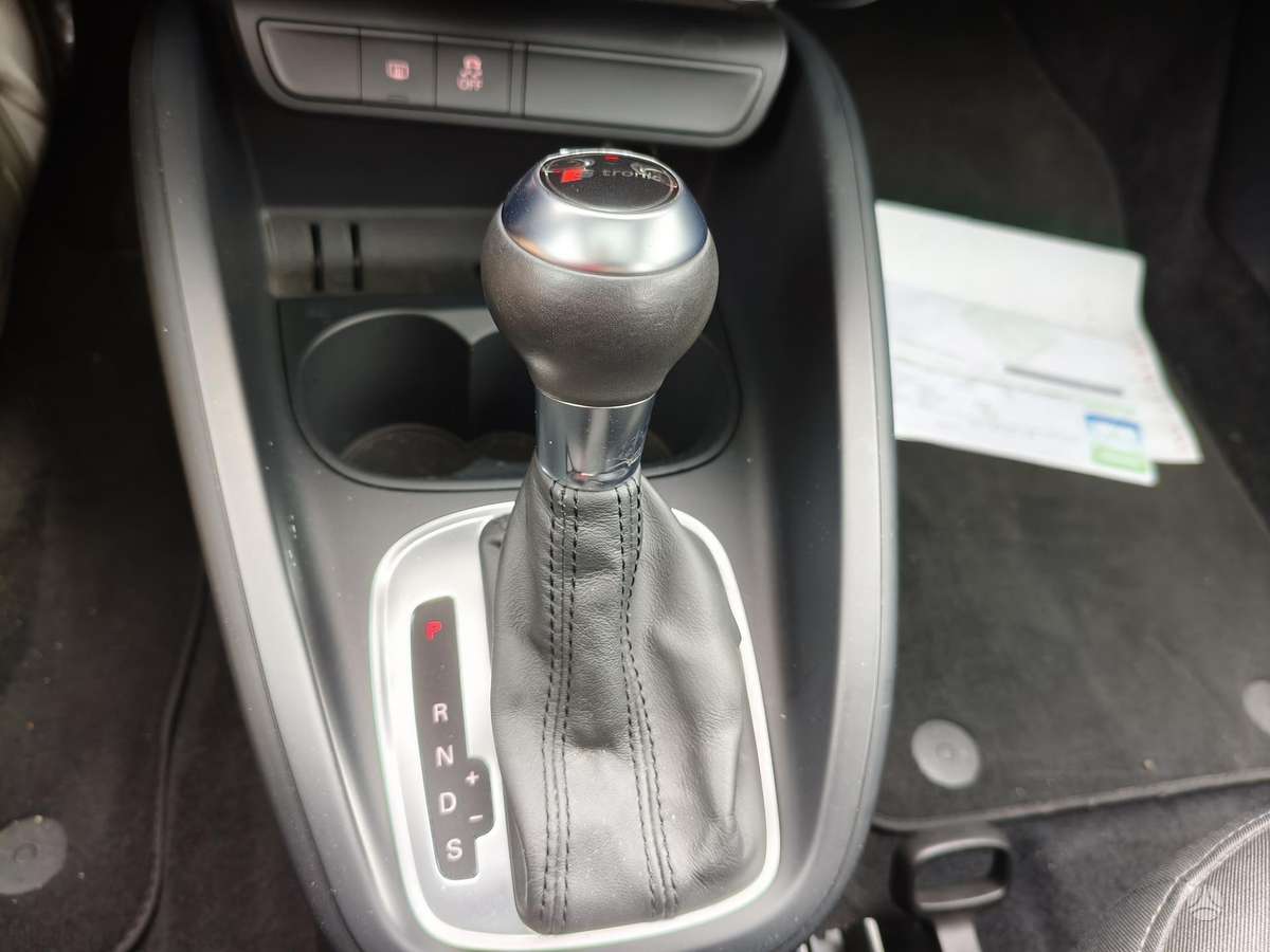 Audi A1, 1.6 l., Хэтчбек