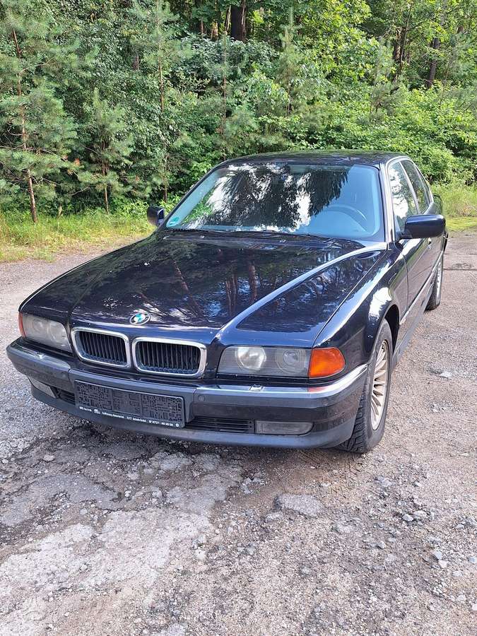 BMW 740, 4.4 l., Седан