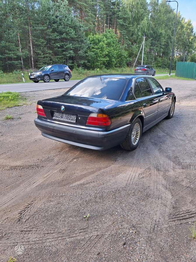 BMW 740, 4.4 l., Седан