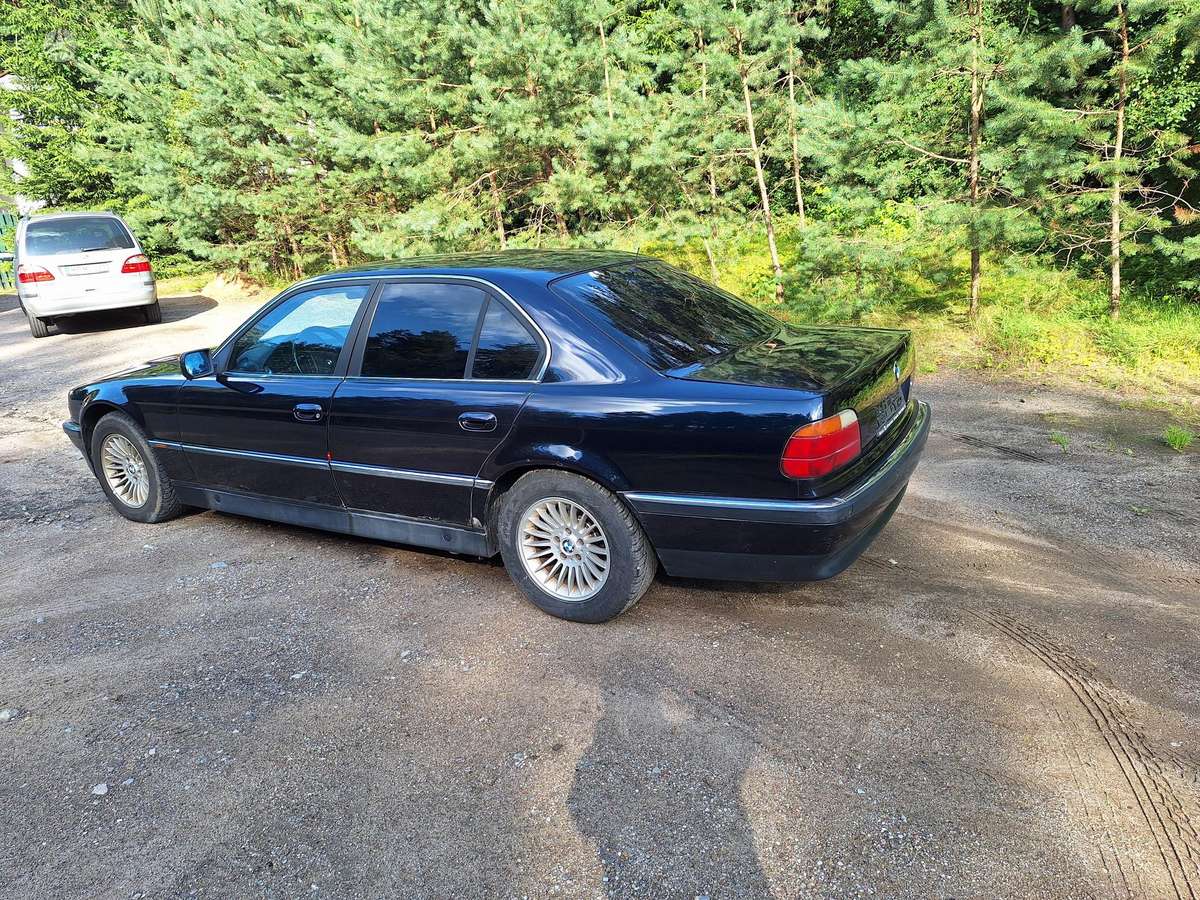 BMW 740, 4.4 l., Седан