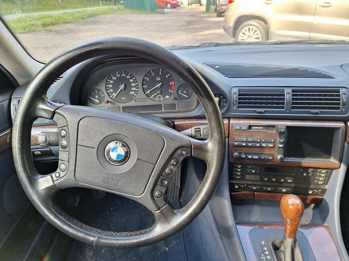 BMW 740, 4.4 l., Седан