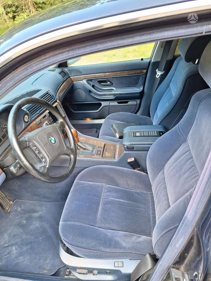 BMW 740, 4.4 l., Седан