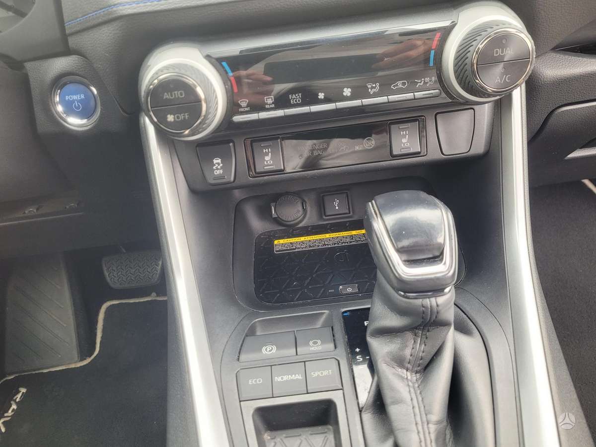 Toyota RAV4 - 8