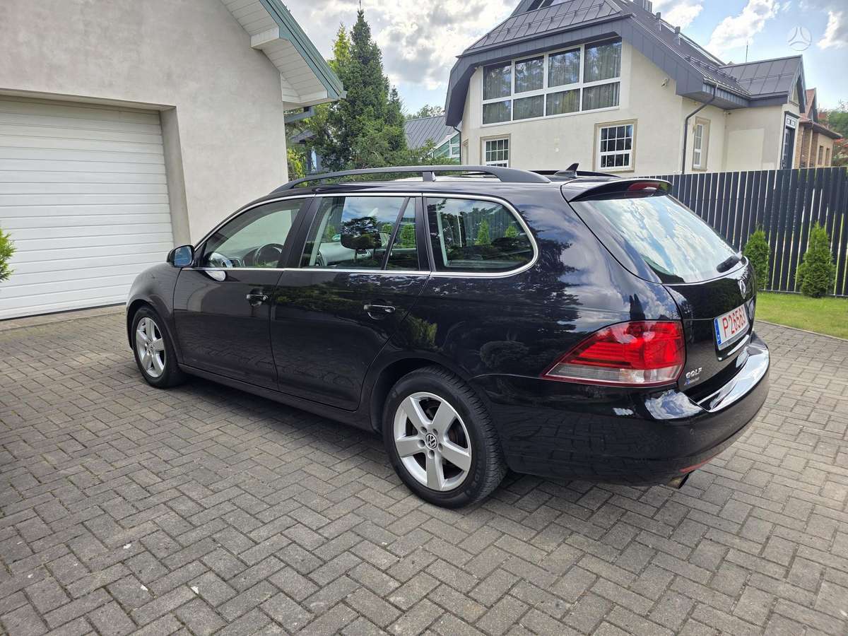 Volkswagen Golf - 8
