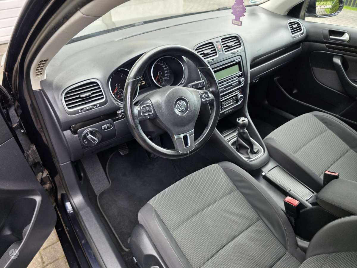 Volkswagen Golf - 10
