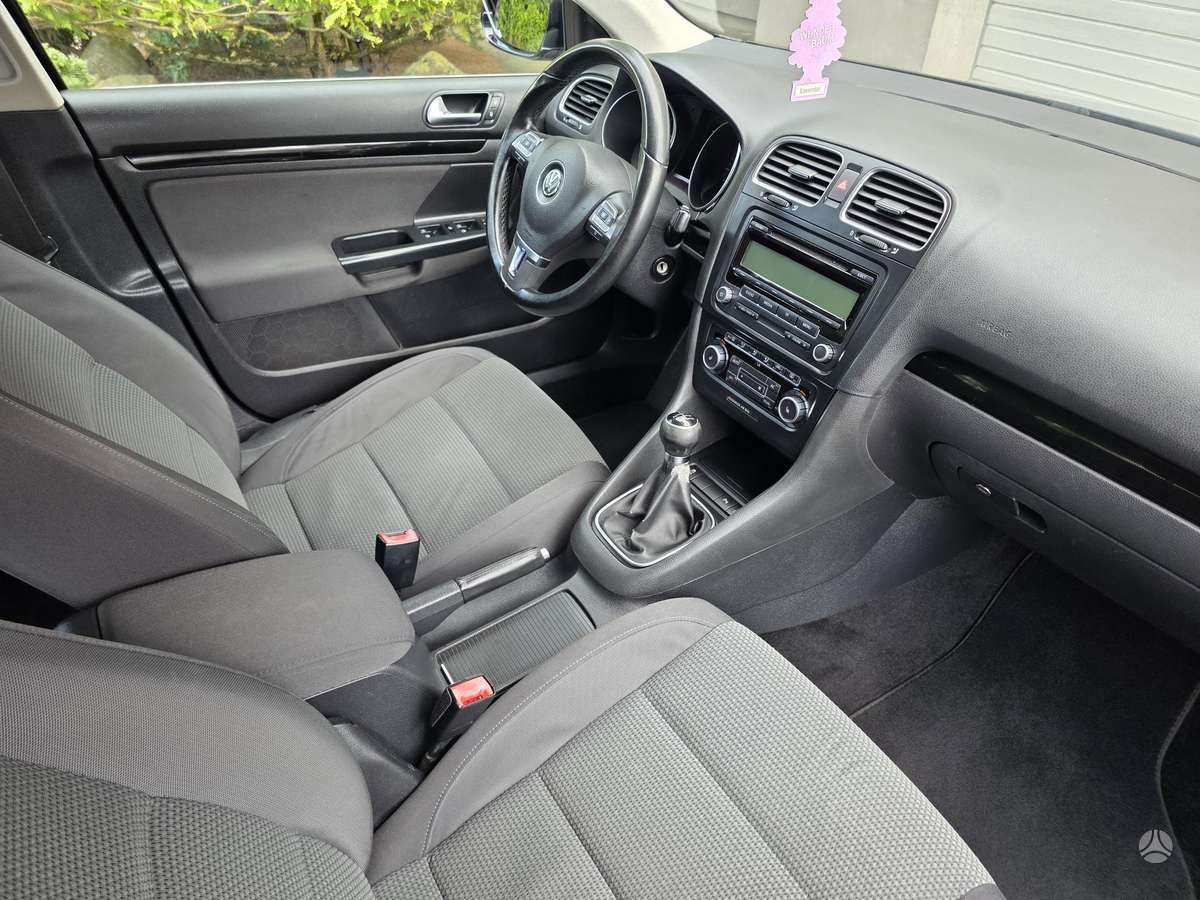 Volkswagen Golf - 11
