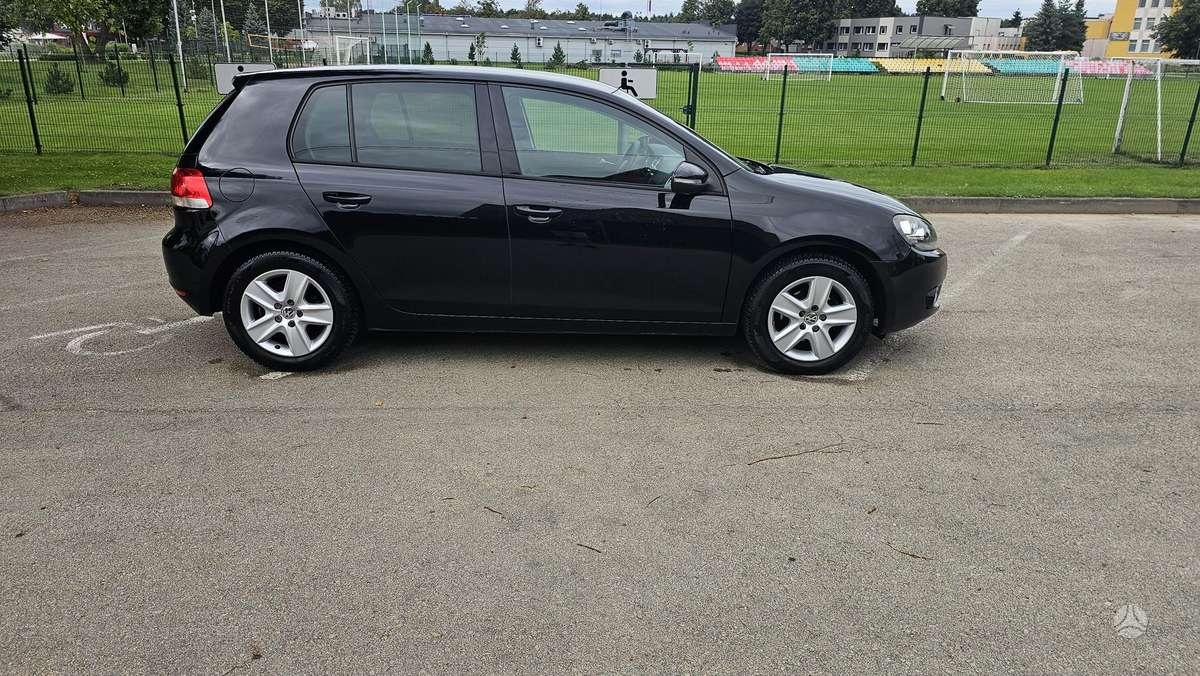 Volkswagen Golf - 6