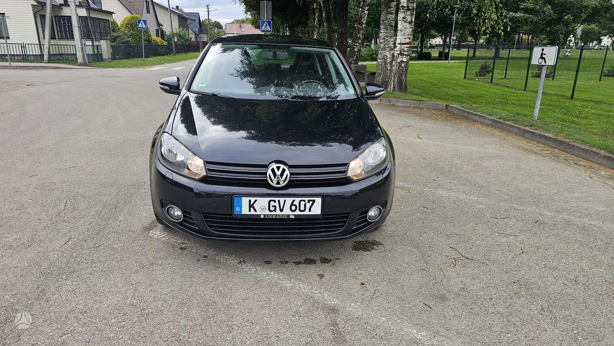 Volkswagen Golf - 8