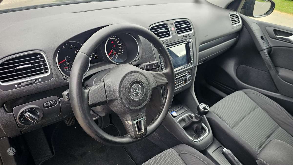 Volkswagen Golf - 11