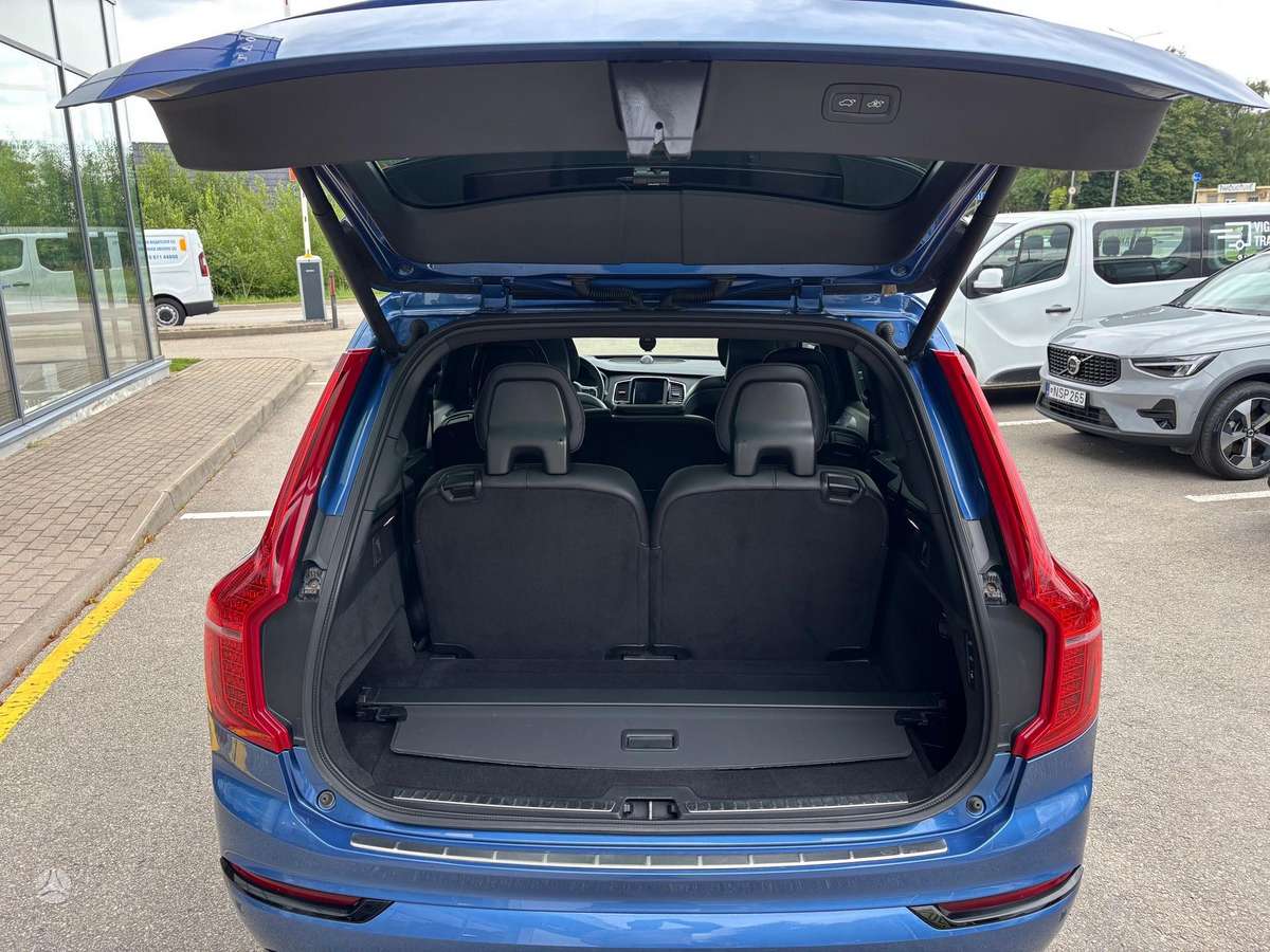Volvo XC90, 2.0 l., off-road / crossover