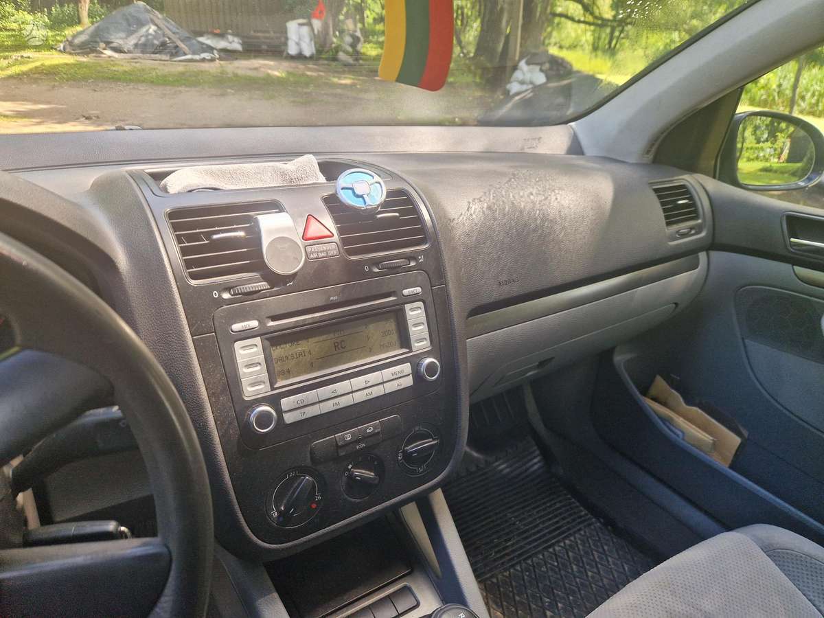Volkswagen Golf - 6