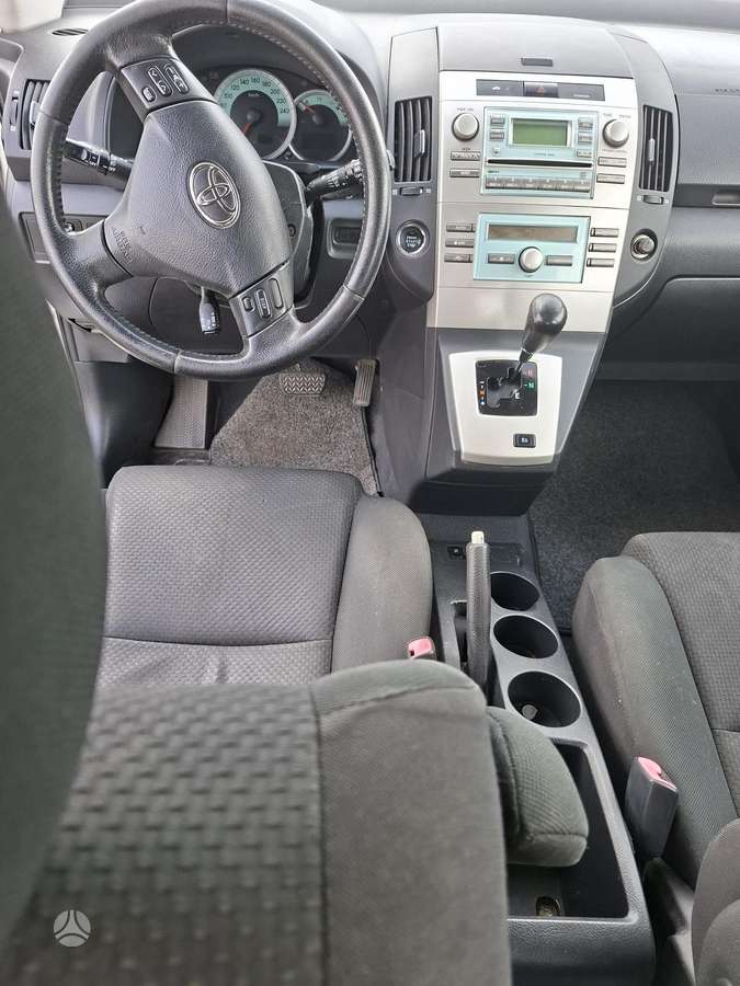 Toyota Corolla Verso - 10