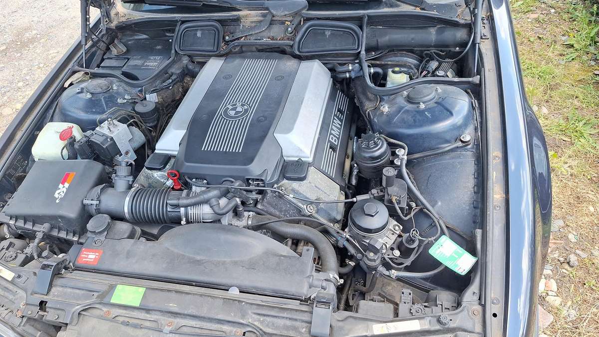 BMW 740, 4.4 l., Седан