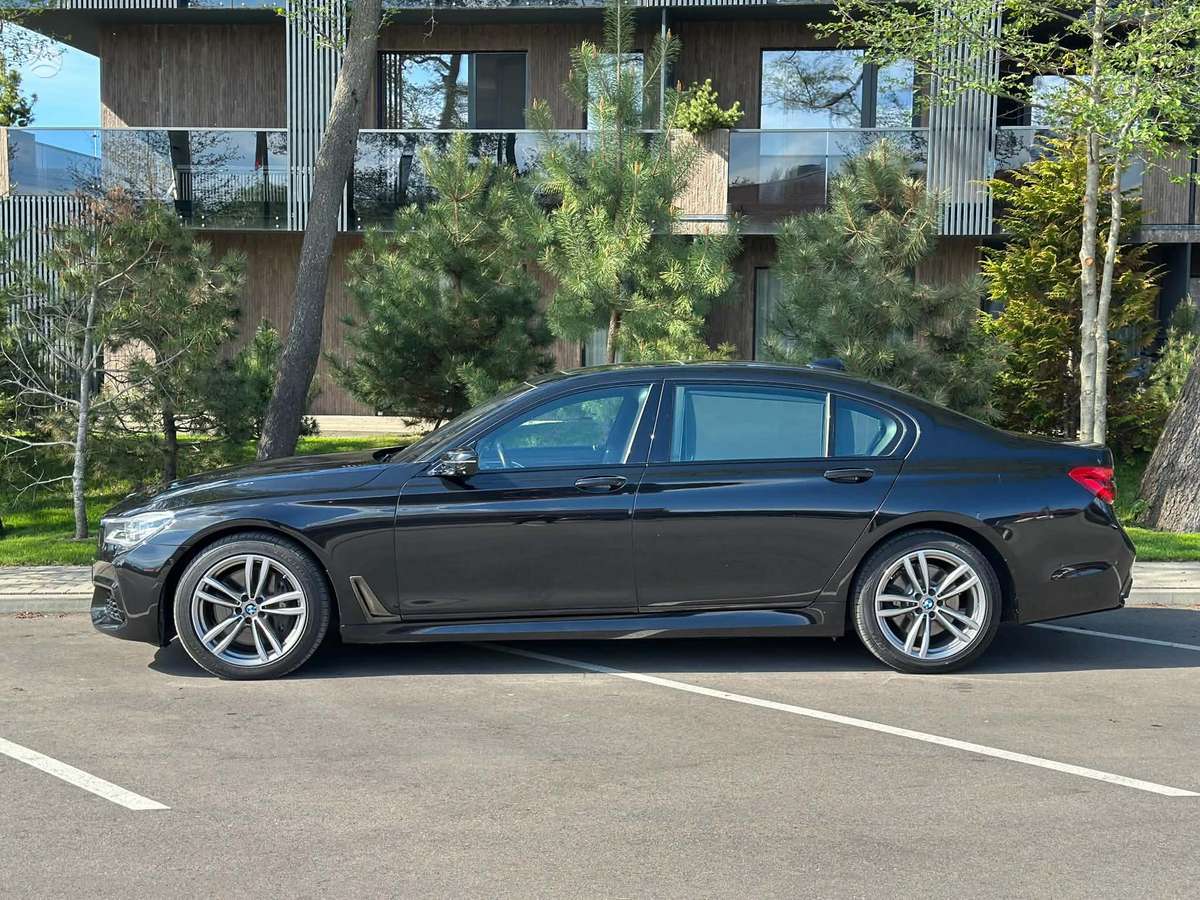 BMW 750, 4.4 l., Седан