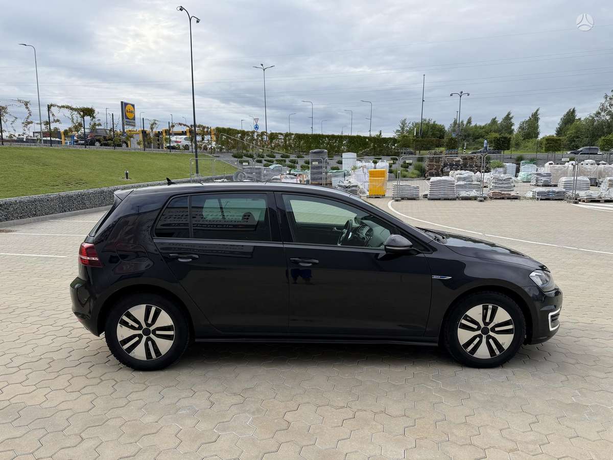 Volkswagen Golf - 6