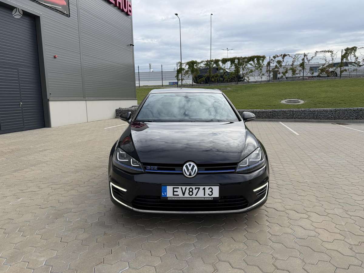 Volkswagen Golf - 8