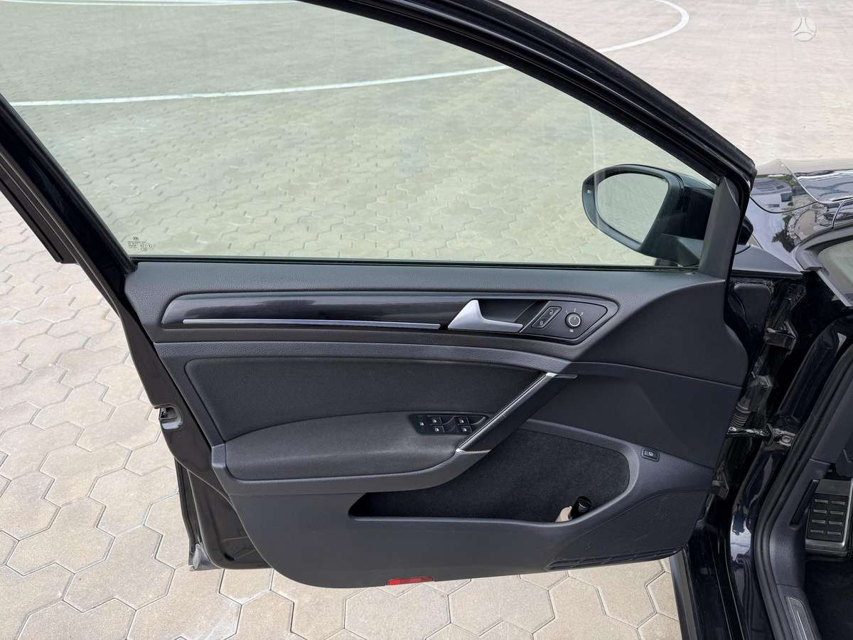Volkswagen Golf - 10