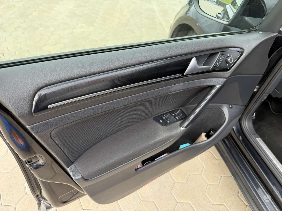 Volkswagen Golf - 11