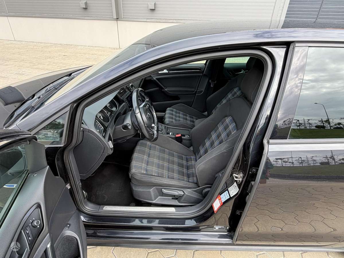 Volkswagen Golf - 12