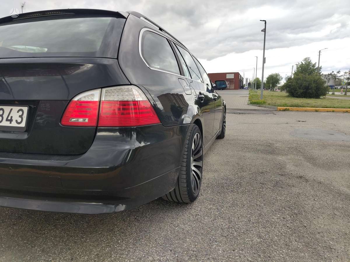 BMW 525, Универсал