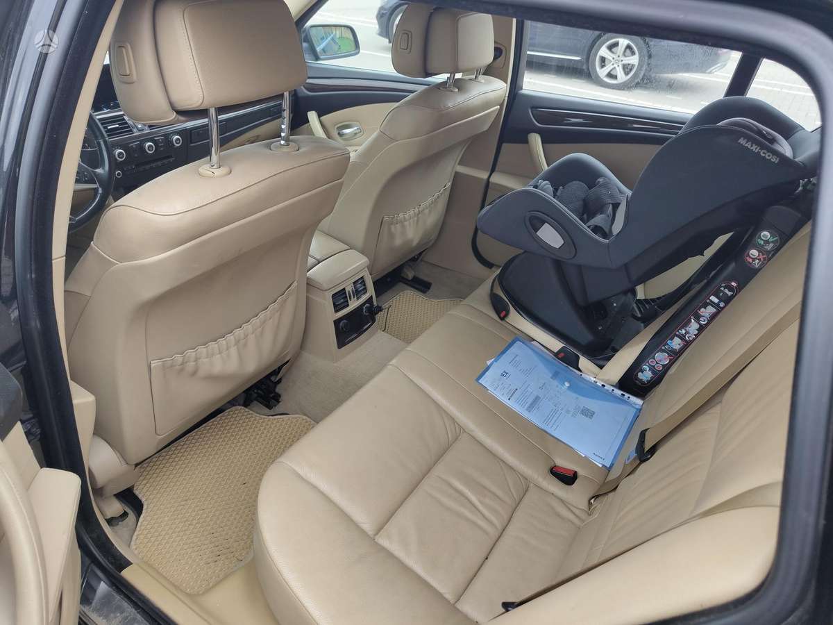 BMW 525, Универсал
