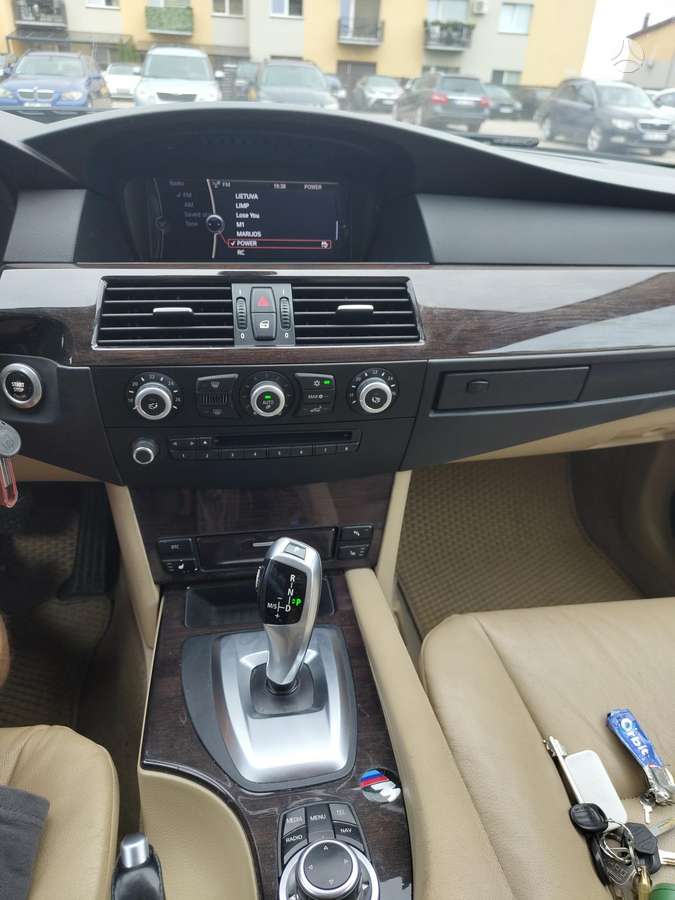 BMW 525, Универсал