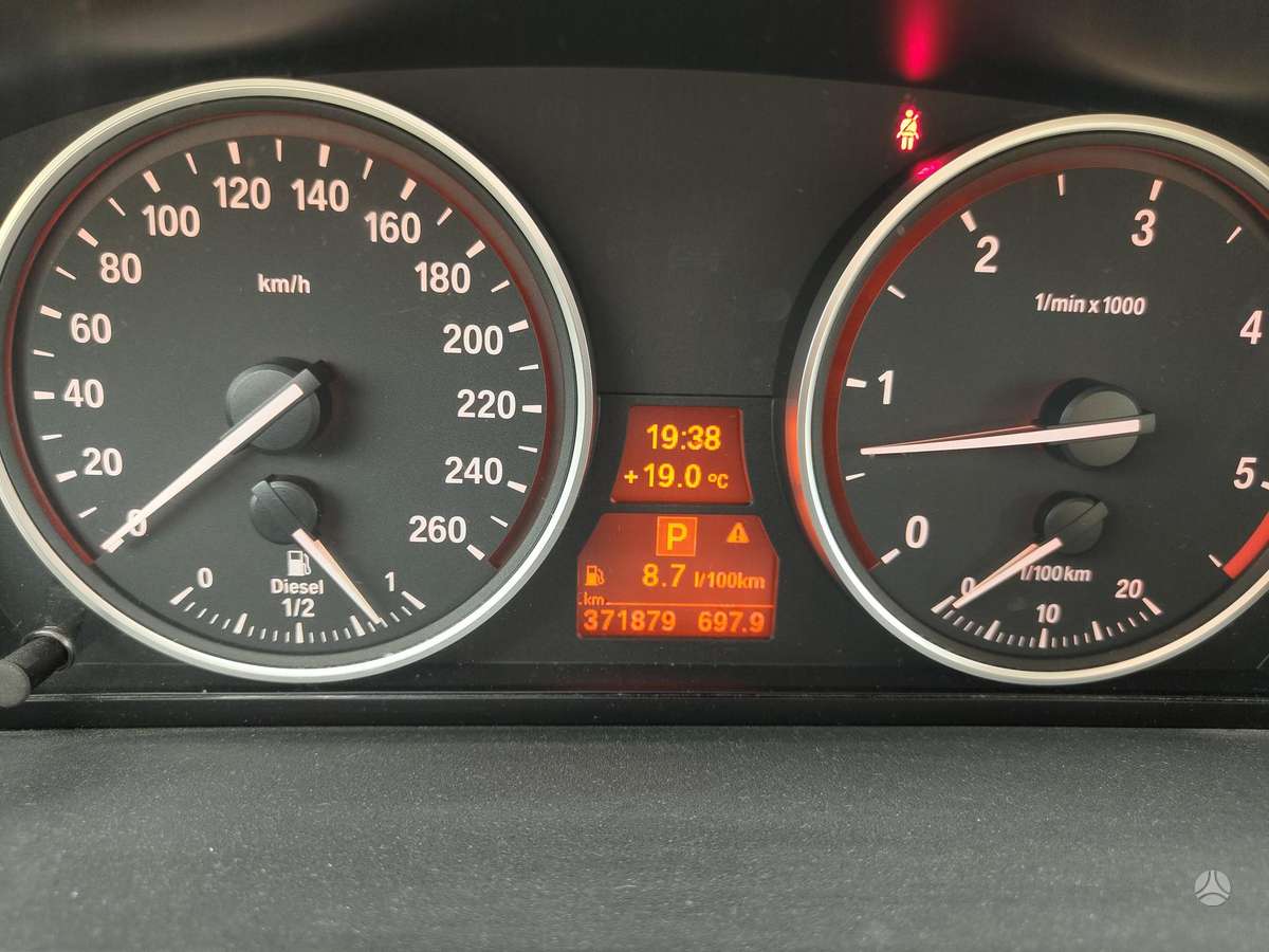 BMW 525, universalas