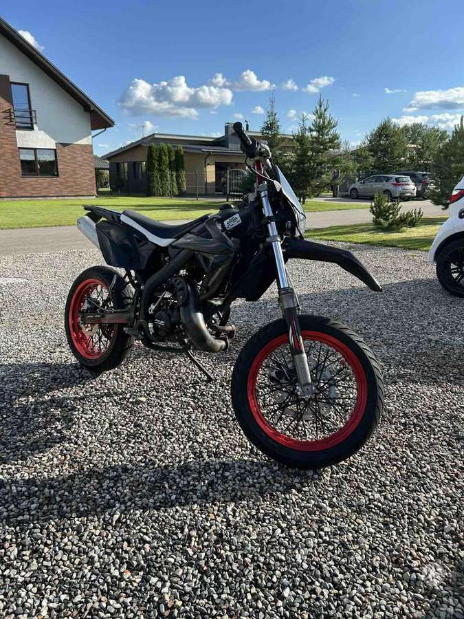 Rieju MRT 50 50cc, supermoto