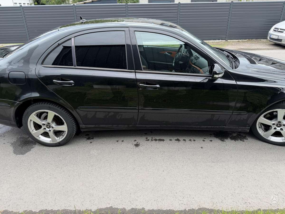 Mercedes-Benz E200, 2.2 l., Седан