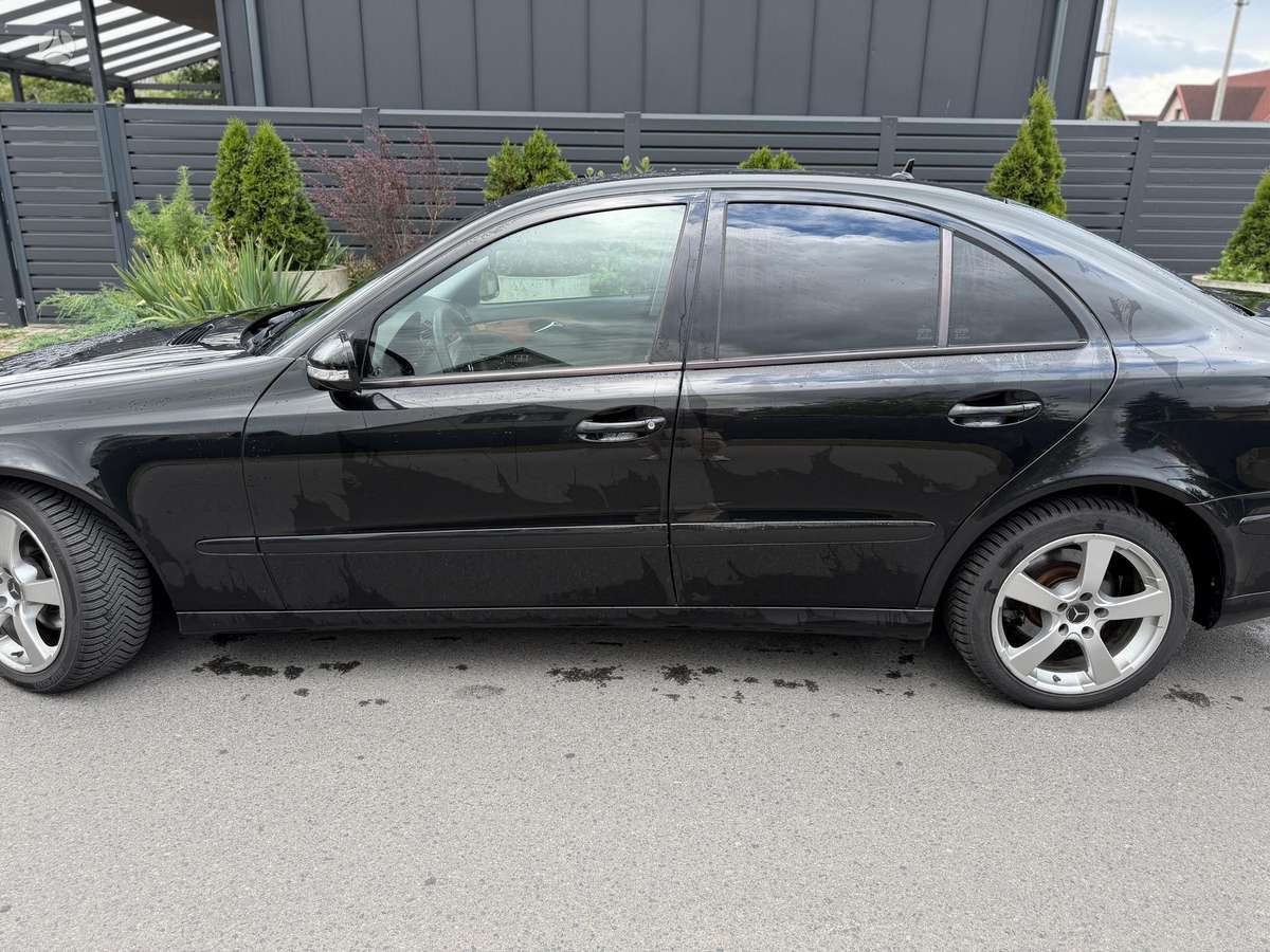Mercedes-Benz E200, 2.2 l., Седан