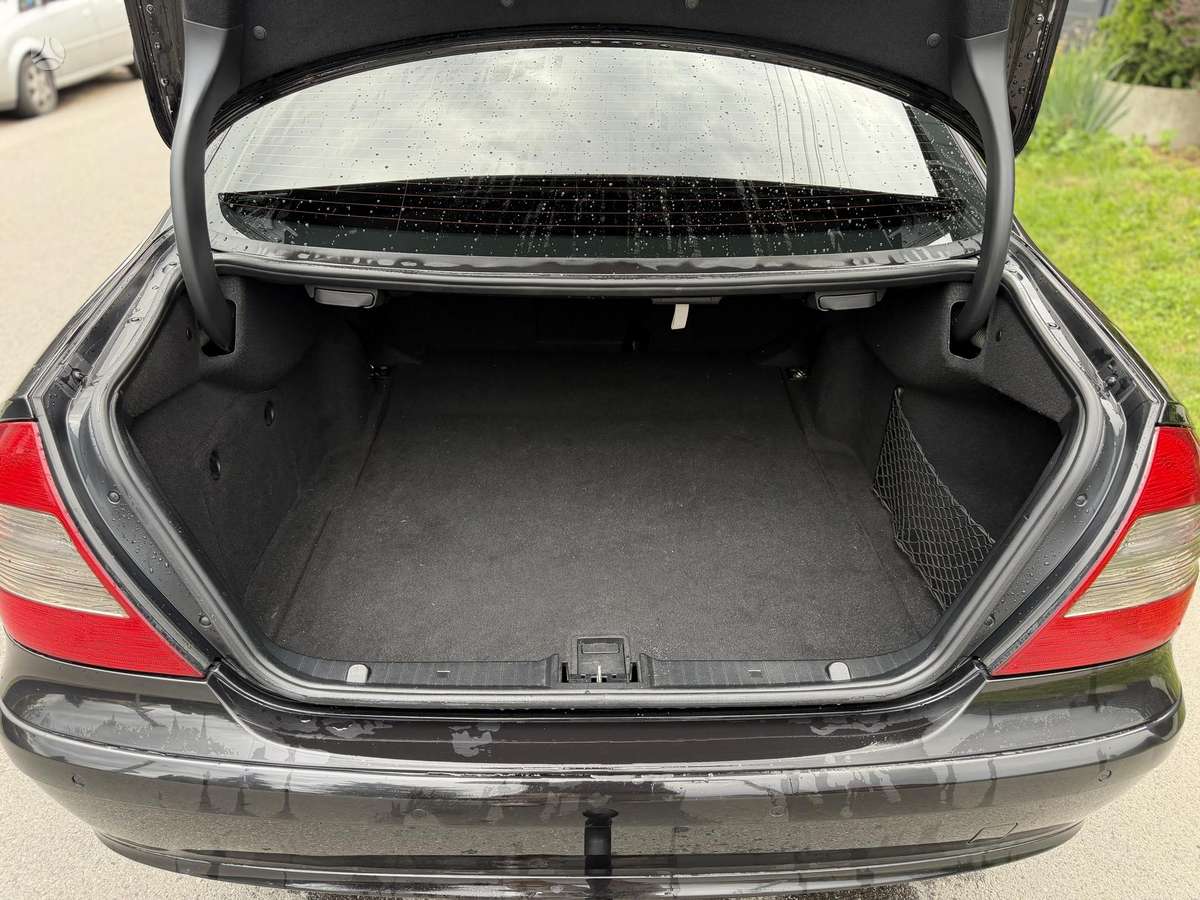 Mercedes-Benz E200, 2.2 l., Седан