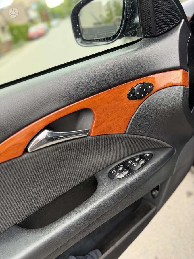 Mercedes-Benz E200, 2.2 l., Седан