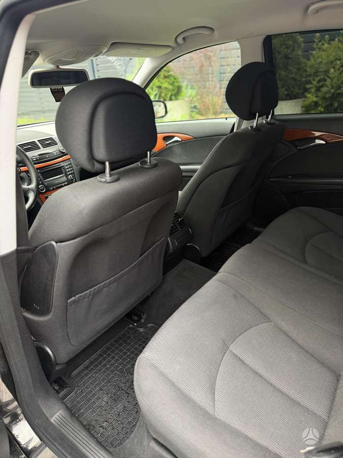Mercedes-Benz E200, 2.2 l., Седан