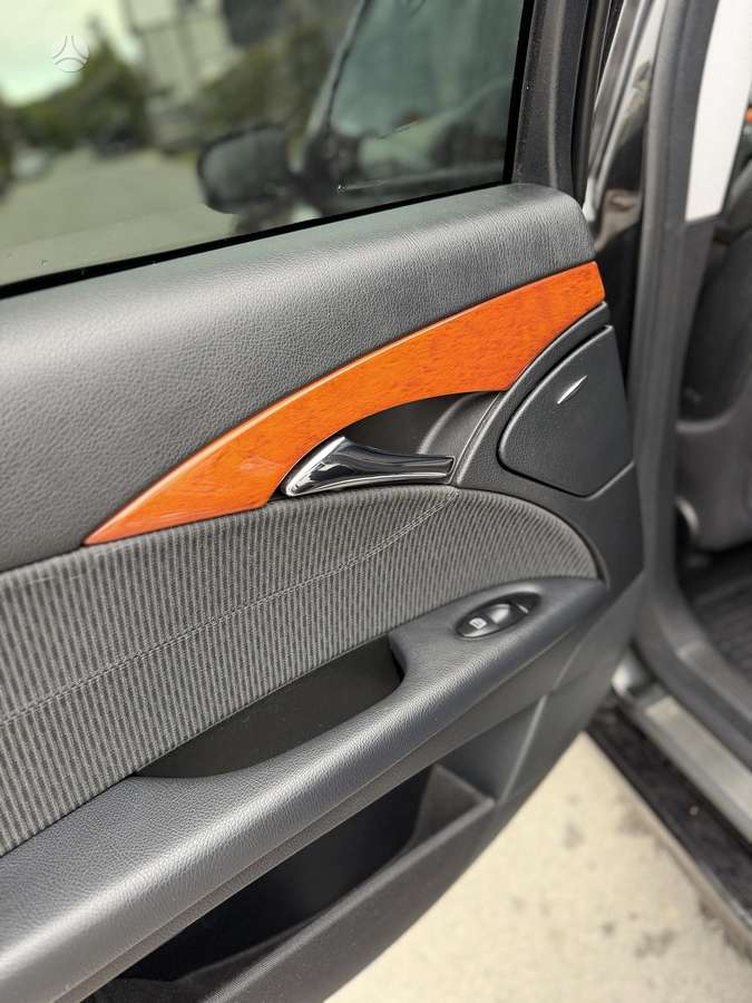 Mercedes-Benz E200, 2.2 l., Седан
