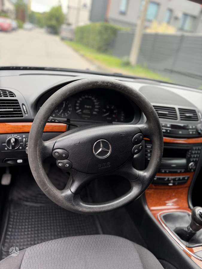 Mercedes-Benz E200, 2.2 l., Седан